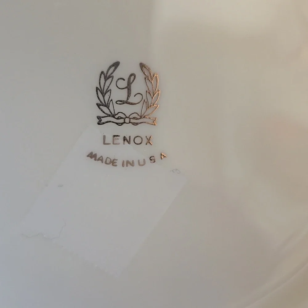 Vintage LENOX Cream Beehive Honey Pot Sugar Jar with BEES‎ 24K Gold Rare No Lid - Picture 3 of 5
